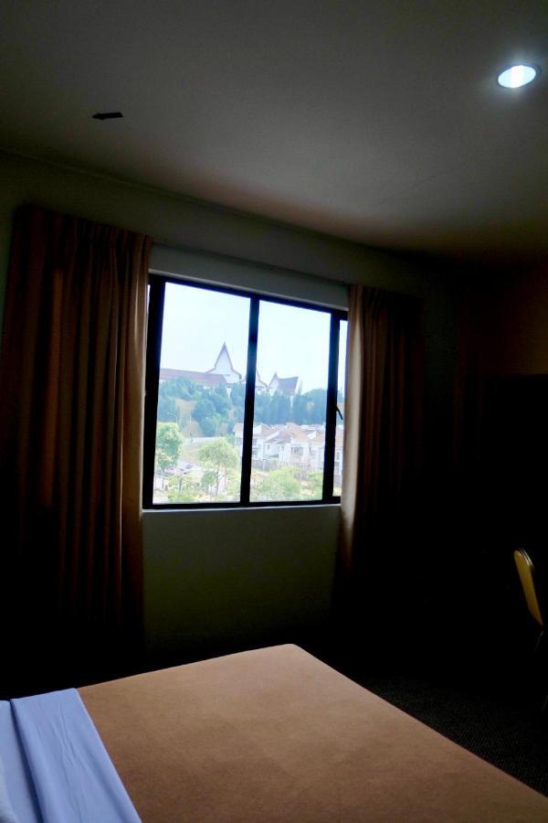 Carlton Hotel Shah Alam Buitenkant foto