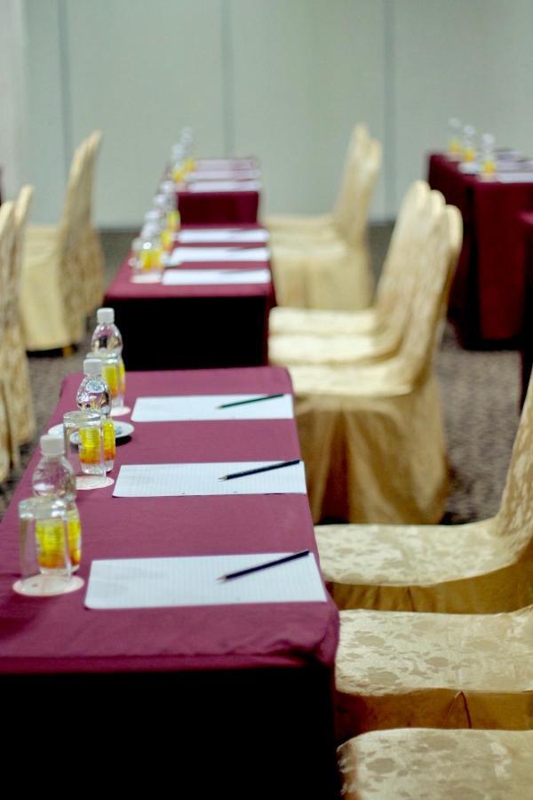 Carlton Hotel Shah Alam Buitenkant foto