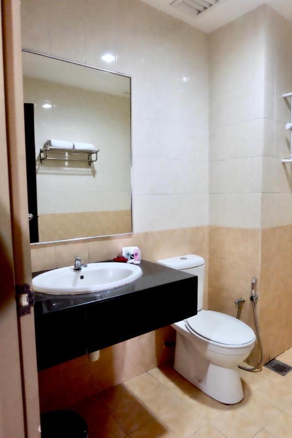 Carlton Hotel Shah Alam Buitenkant foto
