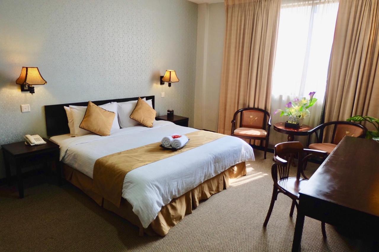 Carlton Hotel Shah Alam Buitenkant foto