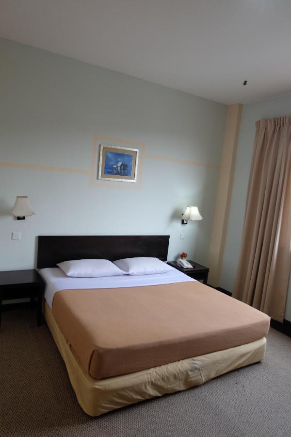 Carlton Hotel Shah Alam Buitenkant foto