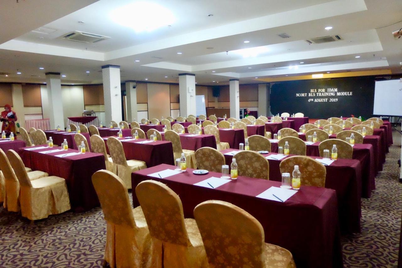 Carlton Hotel Shah Alam Buitenkant foto