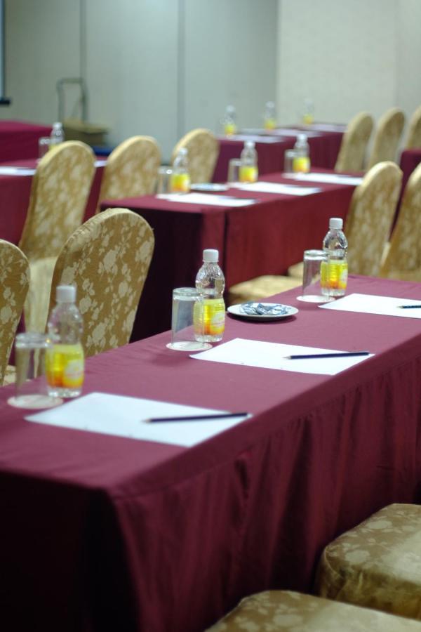 Carlton Hotel Shah Alam Buitenkant foto